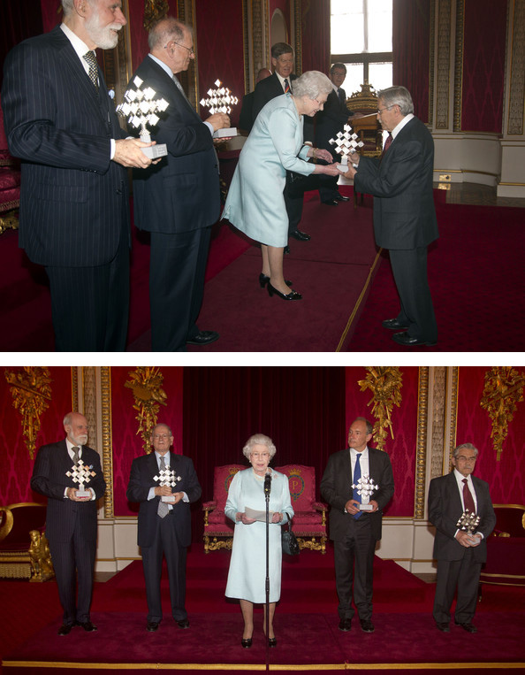 Vinton Cerf, Robert Kahn, Tim Berners-Lee et Marc Andreessen et Louis Pouzin recevant le Queen Elizabeth Prize for Engineering pour le World Wide Web